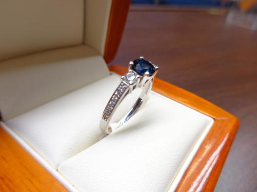 Safírový prsten s diamanty   David Pros